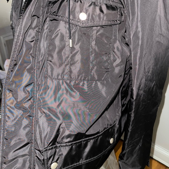 Gucci 100% Authentic ***Rare coat**** will not find .. Gorgeous black coat. - Picture 6 of 8